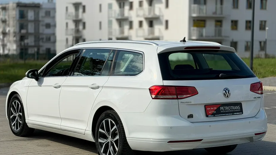 VOLKSWAGEN Passat -