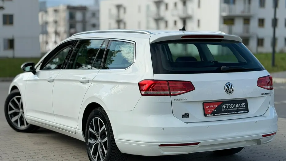 VOLKSWAGEN Passat -