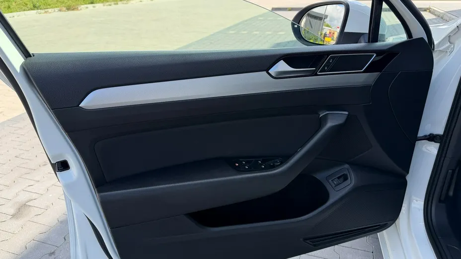VOLKSWAGEN Passat -