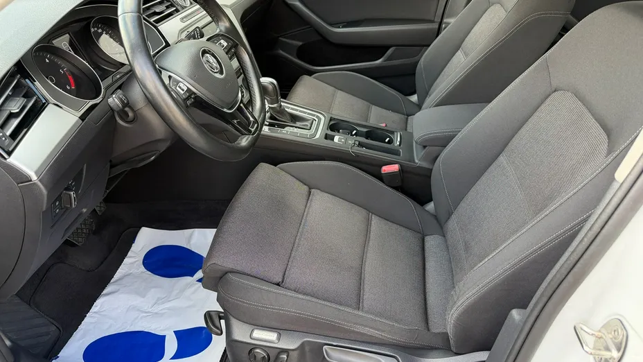 VOLKSWAGEN Passat -