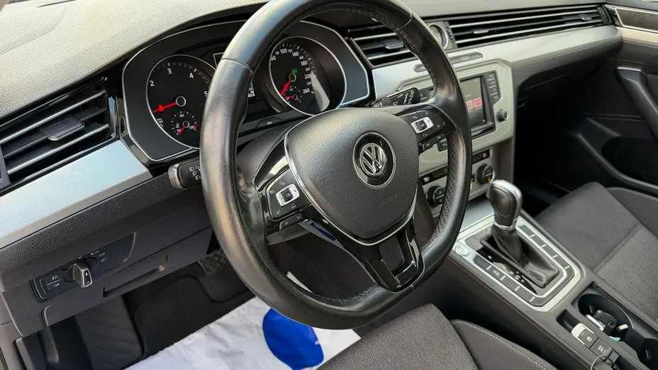 VOLKSWAGEN Passat -