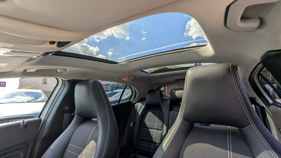 MERCEDES-BENZ GLA -