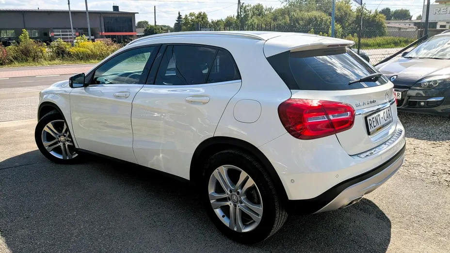 MERCEDES-BENZ GLA -