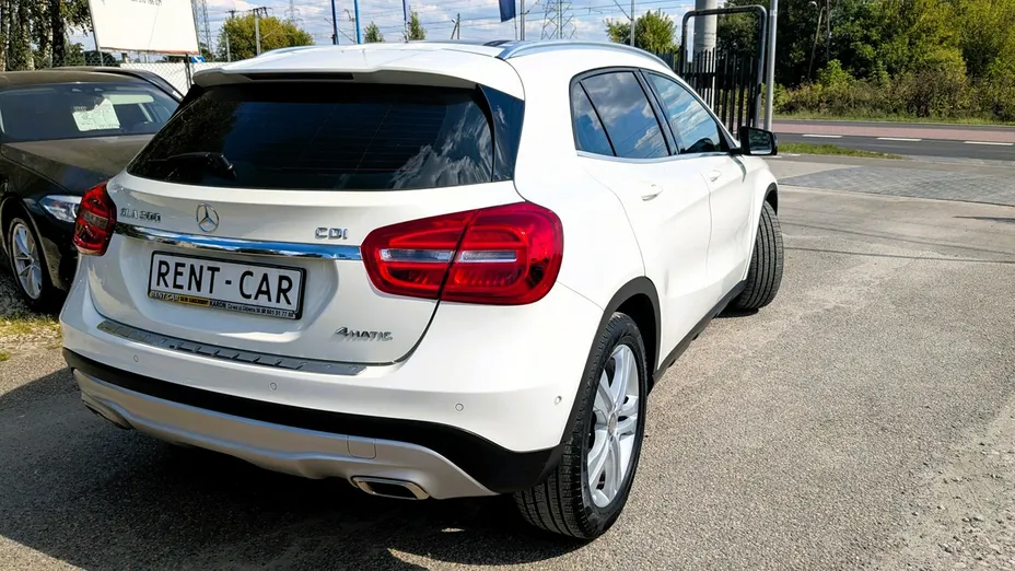 MERCEDES-BENZ GLA -