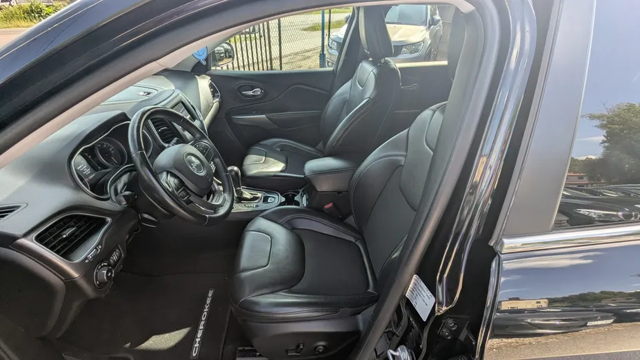 JEEP Cherokee -