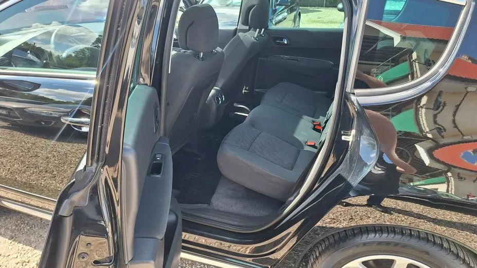 PEUGEOT 3008 -