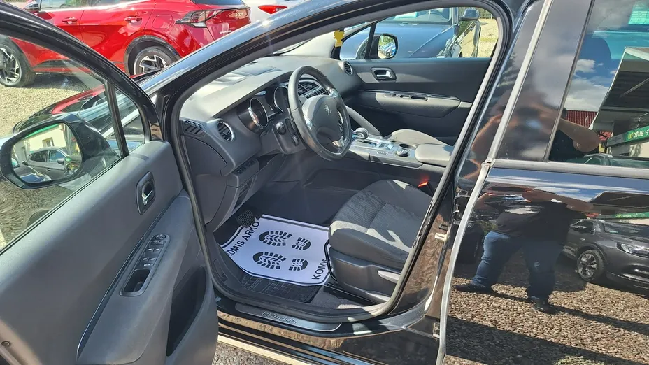 PEUGEOT 3008 -