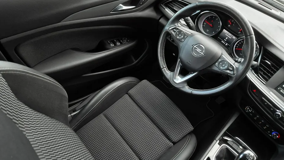 OPEL Insignia -
