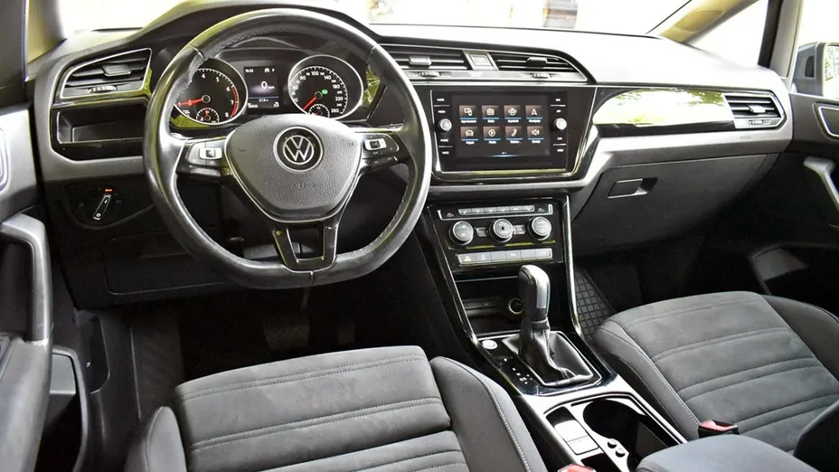 VOLKSWAGEN Touran -