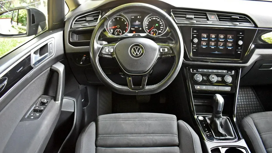 VOLKSWAGEN Touran -