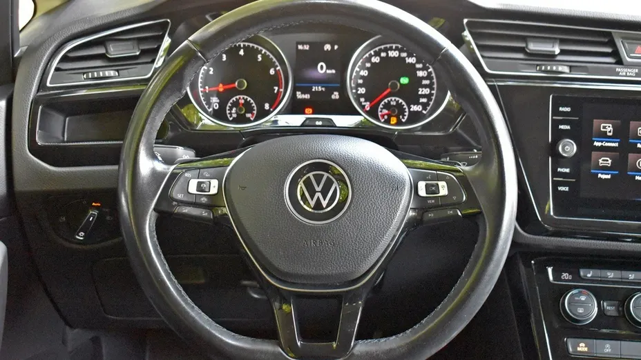 VOLKSWAGEN Touran -