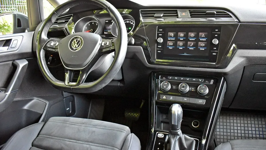VOLKSWAGEN Touran -