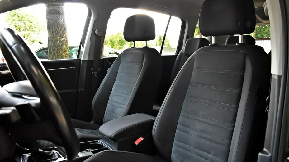 VOLKSWAGEN Touran -