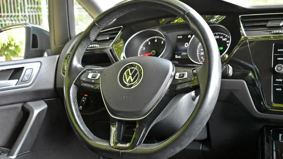 VOLKSWAGEN Touran -