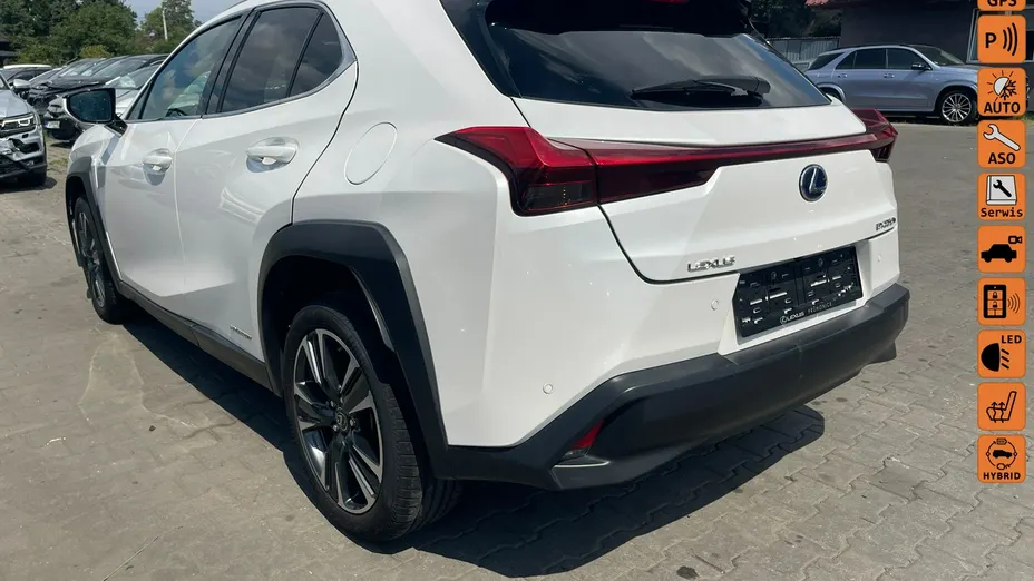 LEXUS UX -