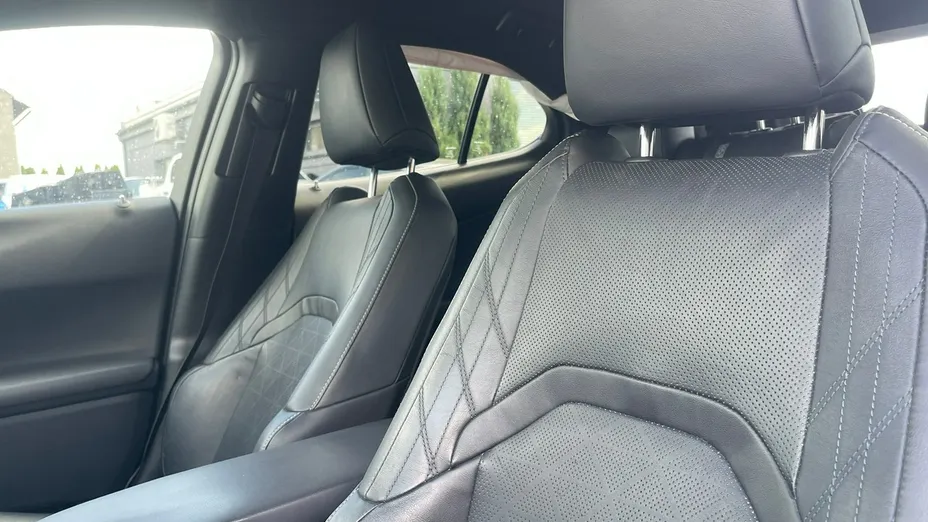 LEXUS UX -