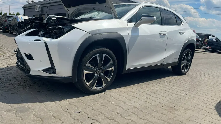 LEXUS UX -