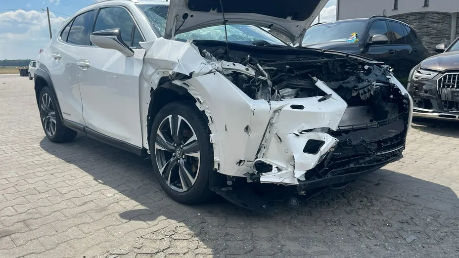 LEXUS UX -