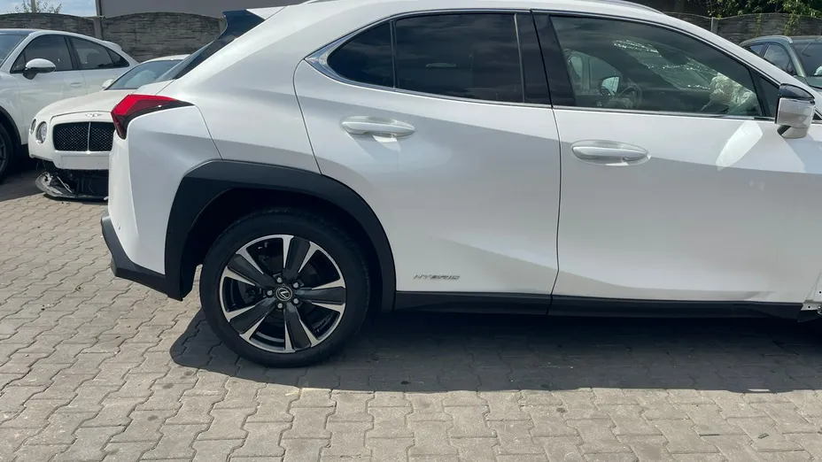 LEXUS UX -