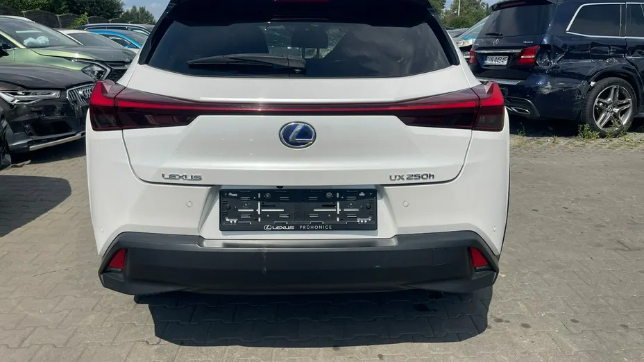 LEXUS UX -