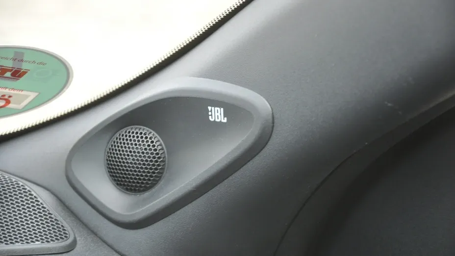 TOYOTA Yaris -