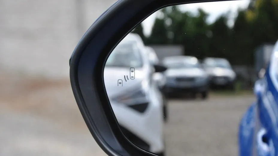 TOYOTA Yaris -