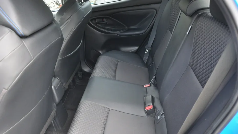 TOYOTA Yaris -