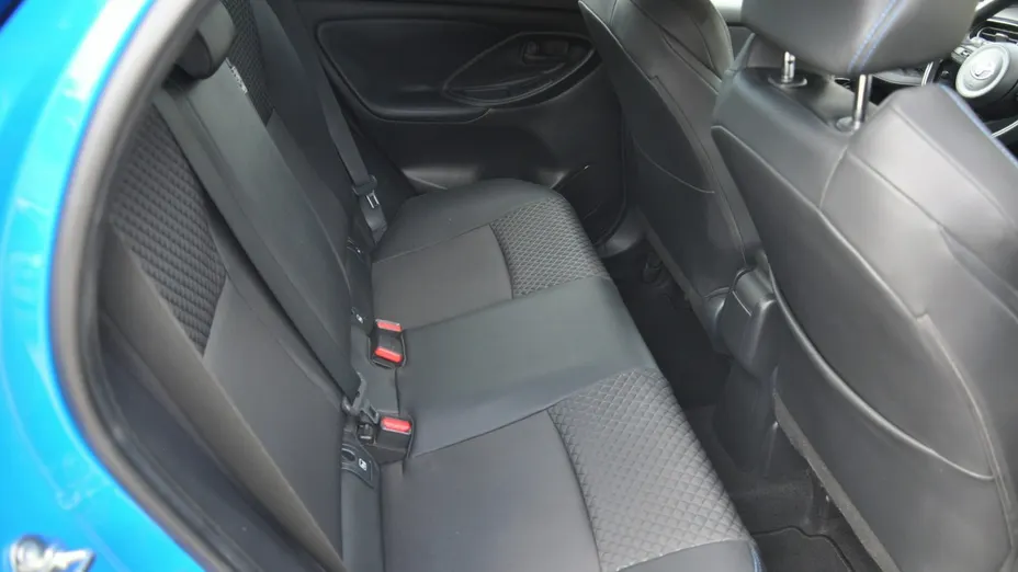 TOYOTA Yaris -