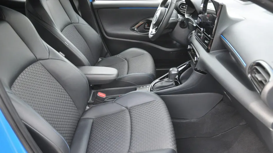 TOYOTA Yaris -