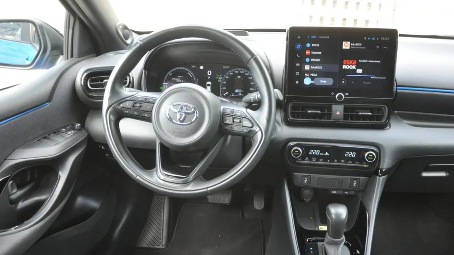 TOYOTA Yaris -