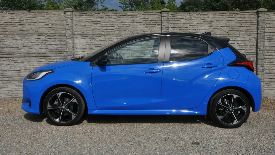 TOYOTA Yaris -