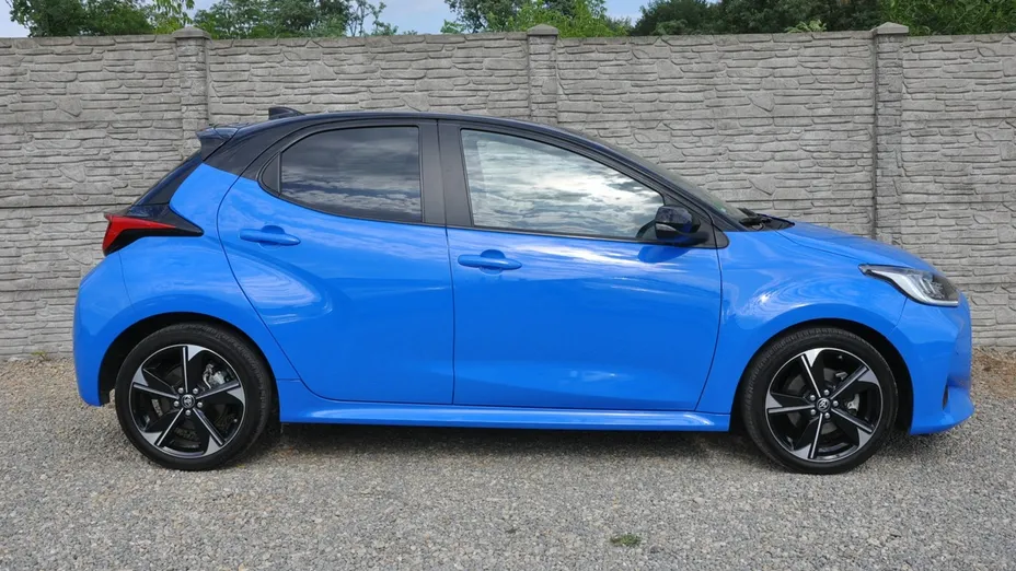 TOYOTA Yaris -