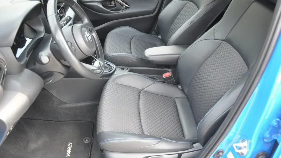 TOYOTA Yaris -