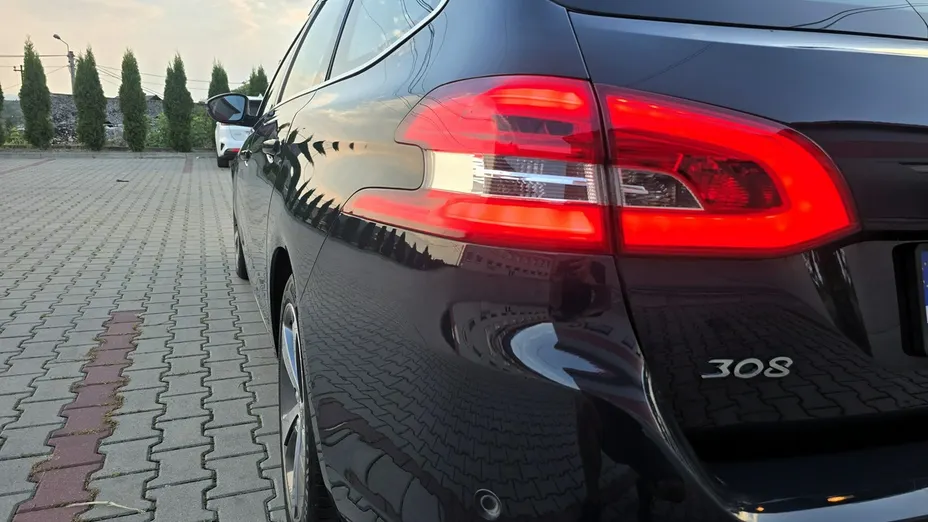 PEUGEOT 308 -