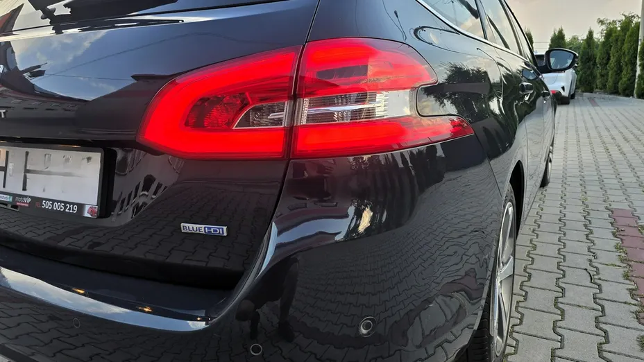 PEUGEOT 308 -