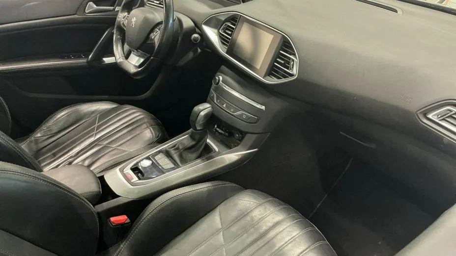 PEUGEOT 308 -