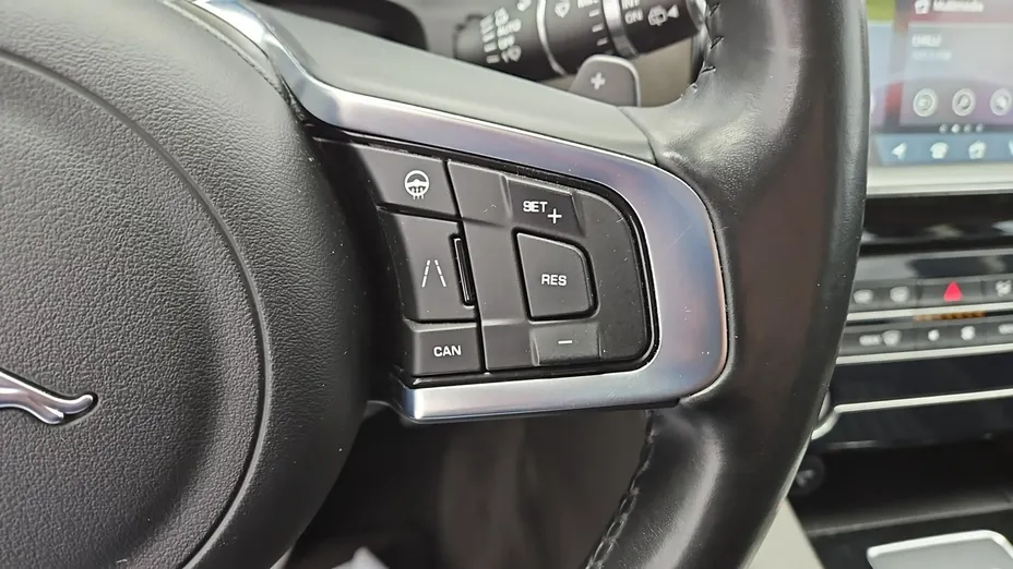 JAGUAR F-Pace -