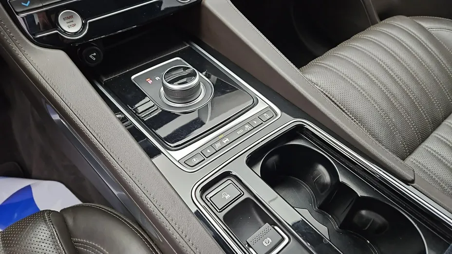 JAGUAR F-Pace -