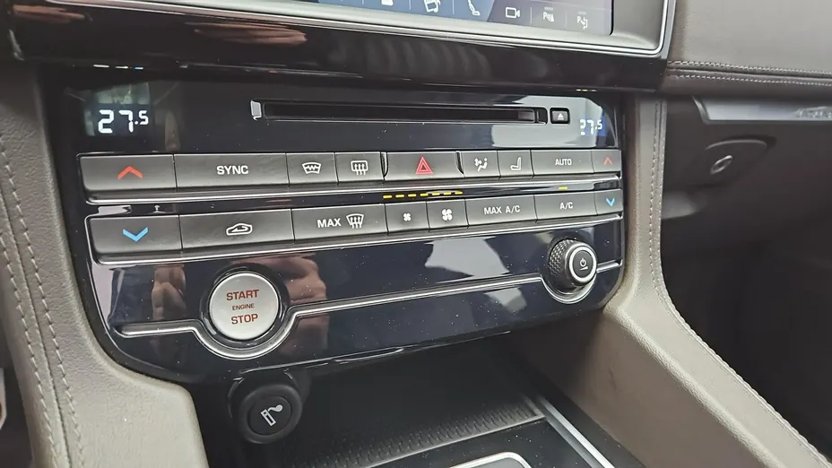 JAGUAR F-Pace -