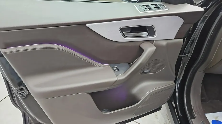 JAGUAR F-Pace -