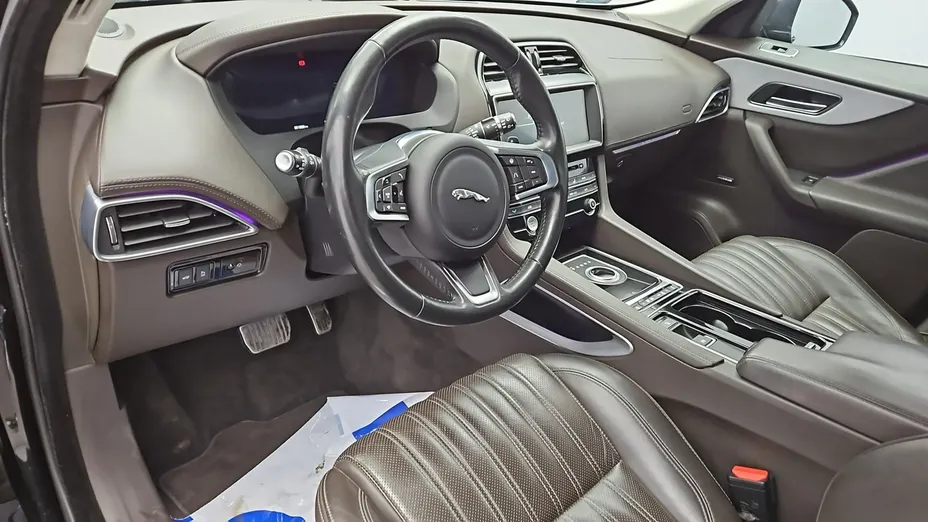 JAGUAR F-Pace -