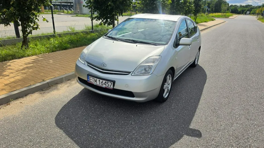TOYOTA Prius -