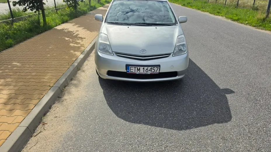 TOYOTA Prius -