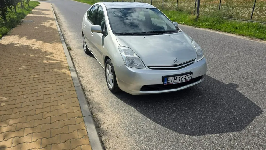 TOYOTA Prius -