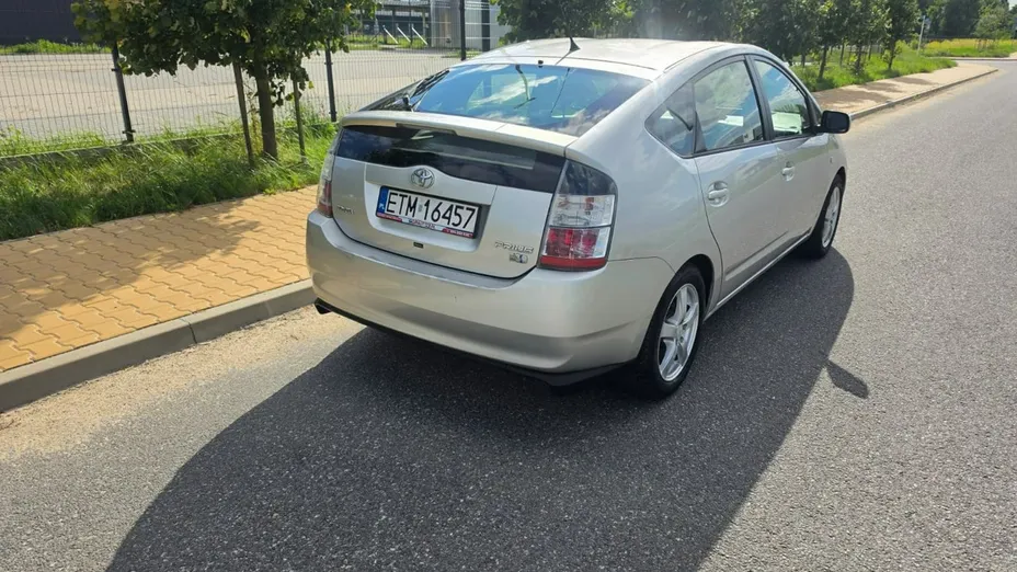 TOYOTA Prius -