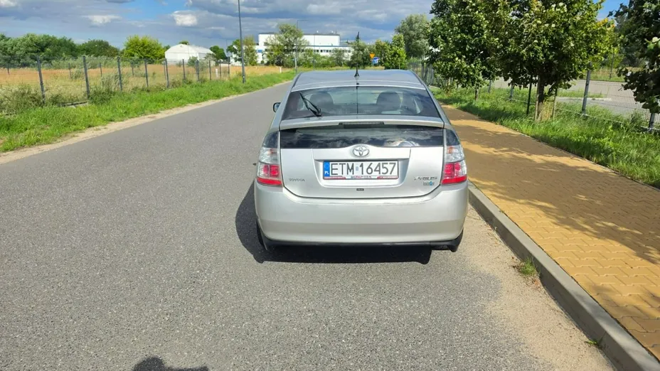 TOYOTA Prius -