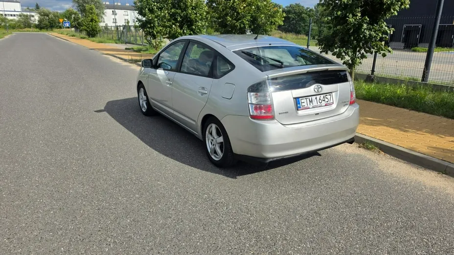 TOYOTA Prius -