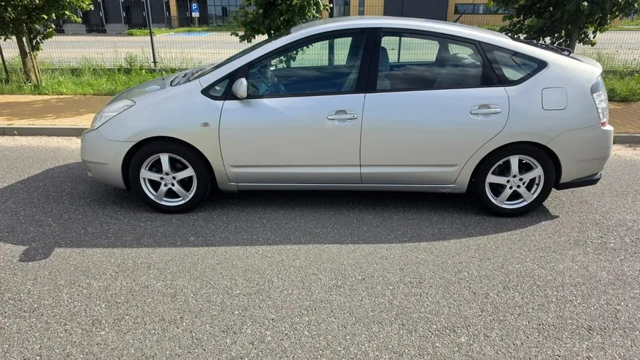 TOYOTA Prius -