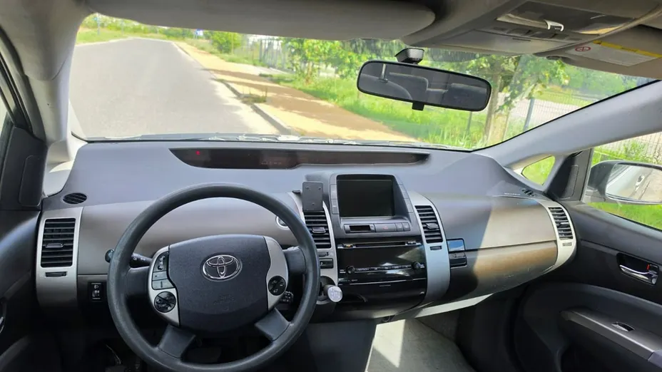 TOYOTA Prius -