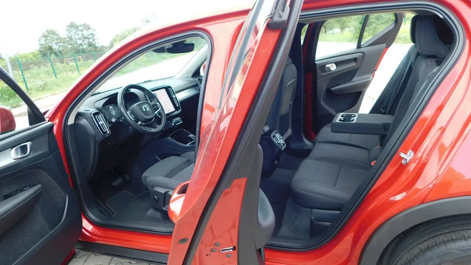 VOLVO XC40 -